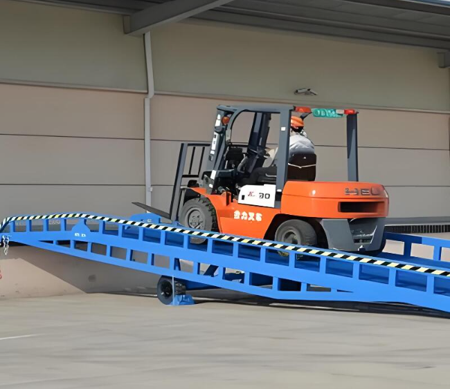 广安移动式卸货平台（叉车用）